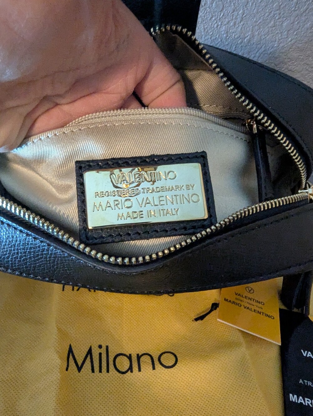 Mario Valentino Camera Bag - Picture 8 of 10